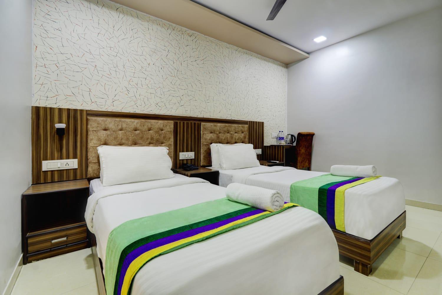 Hotel Blue Terminal Mumbai Exteriör bild