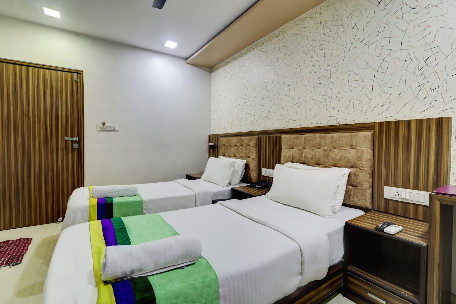 Hotel Blue Terminal Mumbai Exteriör bild