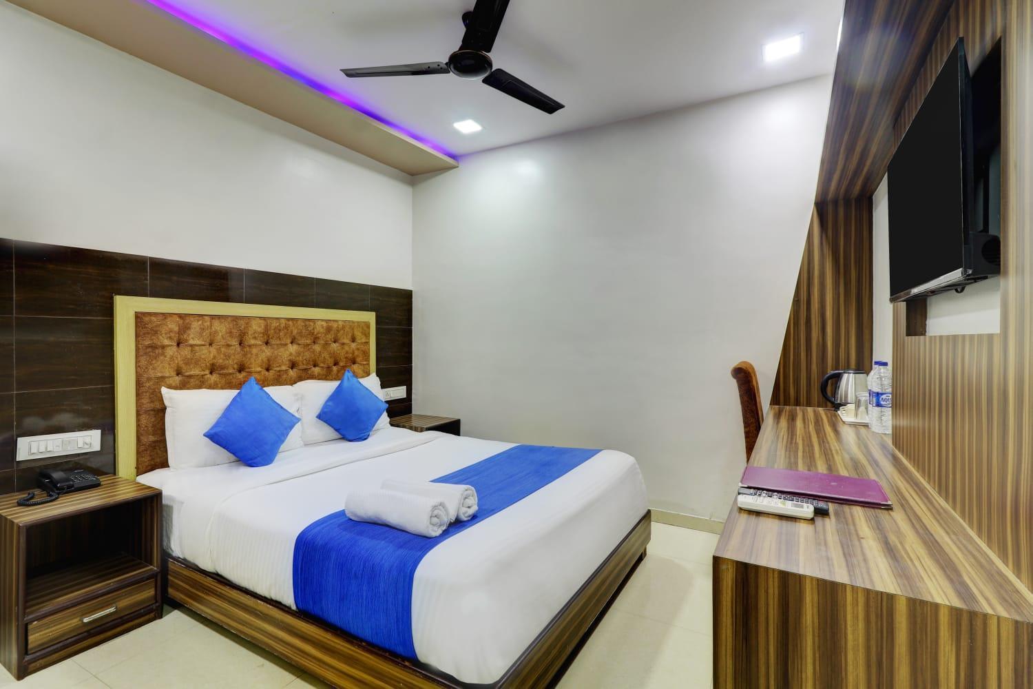 Hotel Blue Terminal Mumbai Exteriör bild